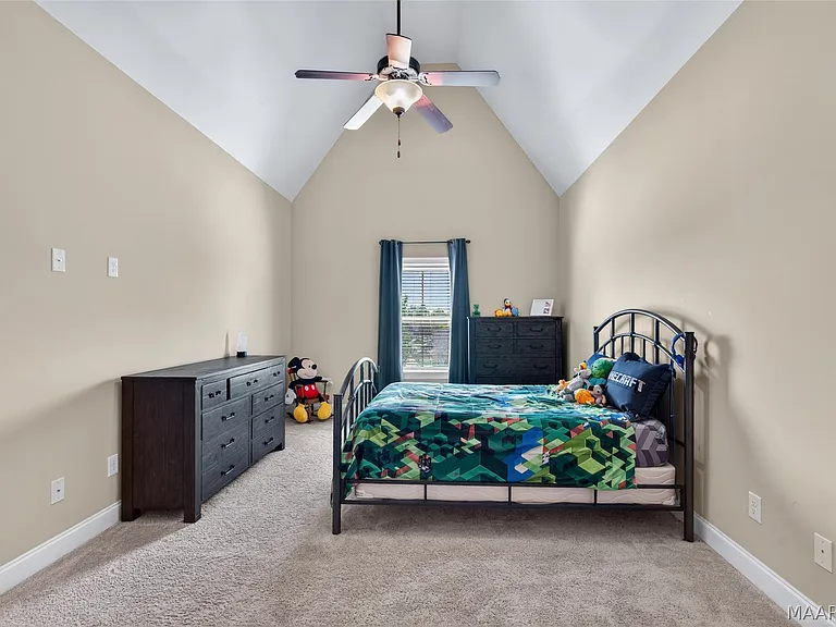 377 Sydney Ave — Photo 24
