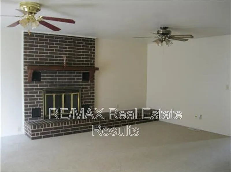 3 bed, 2.0 bath, 1702 sqft, $1,750 — Photo 2