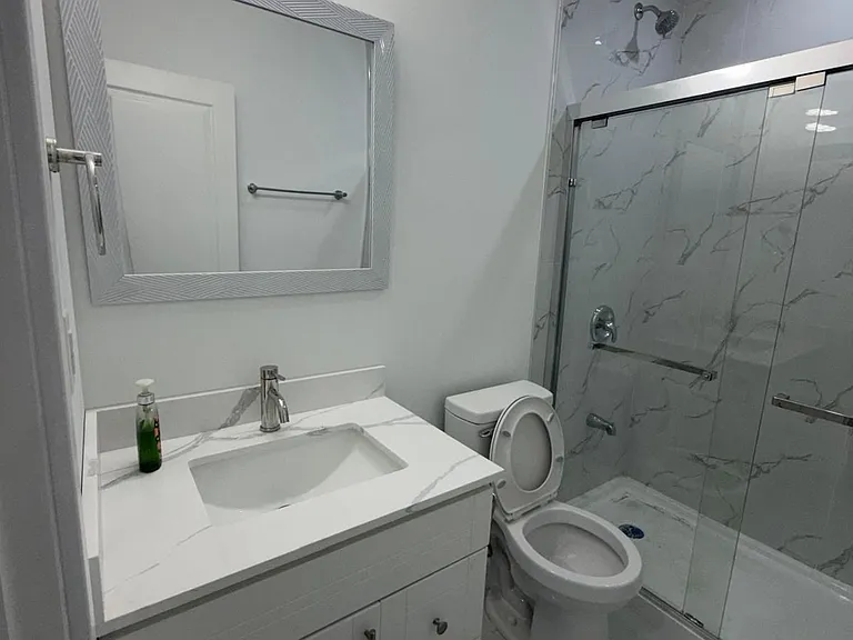 1612 Capri Cres #LOWER — Photo 9