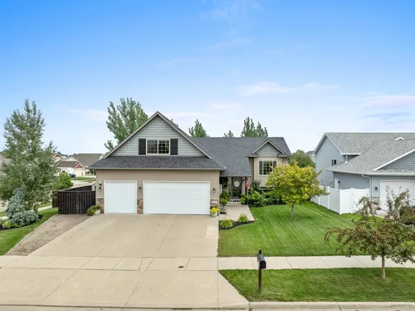 2721 Heritage Dr, Minot, ND 58703