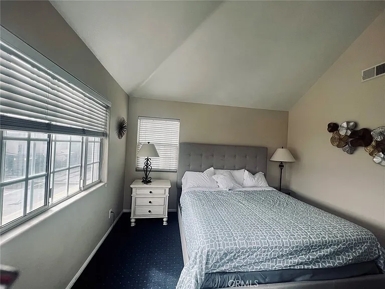 498 Park Ave — Photo 10