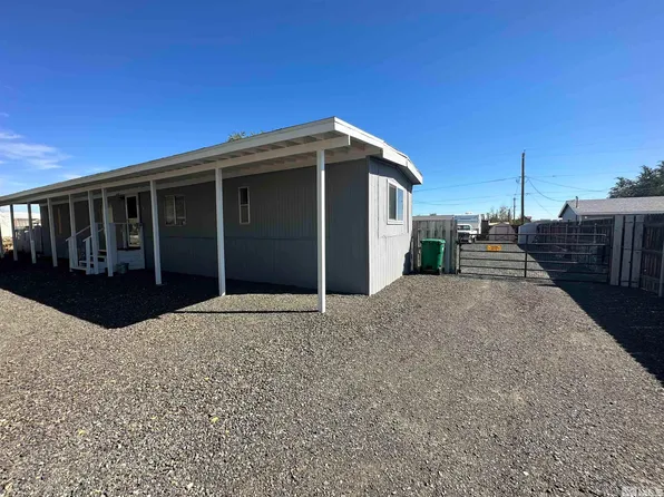 2840 Toiyabe St, Silver Springs, NV 89429