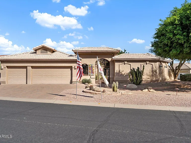 10060 E Emerald Dr — Photo 2