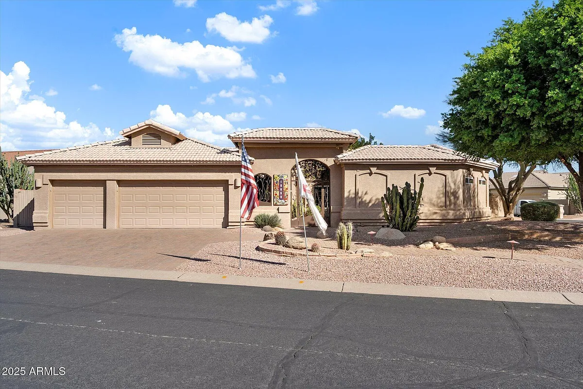 Building Photo - 10060 E Emerald Dr