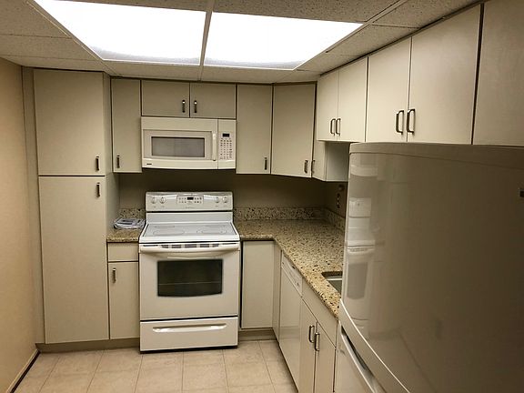 4th image of 17907 University Park Dr #100