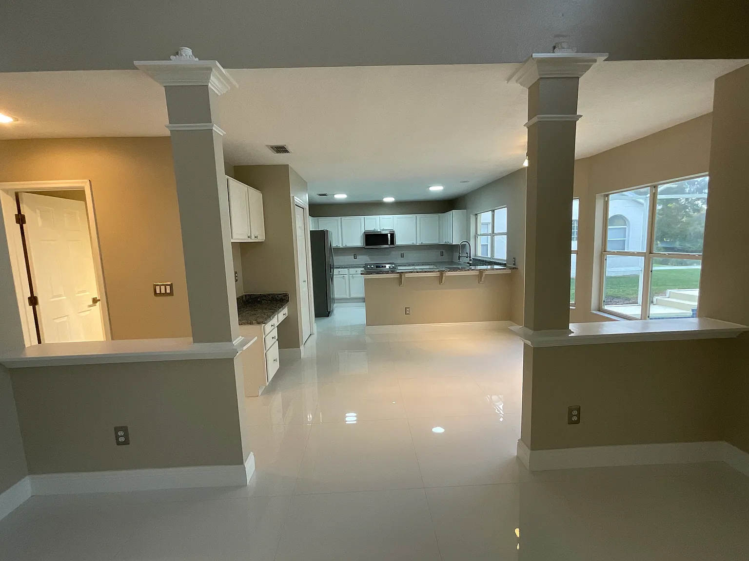 5 bed, 2.5 bath, 2745 sqft, $3,800 — Photo 4