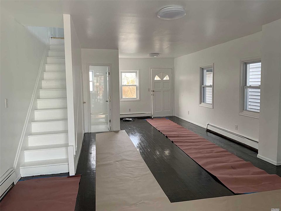 1st image of 10218 Russell St