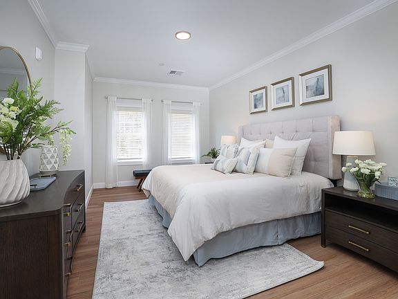 4th image of 74 Rockingham Rd #103