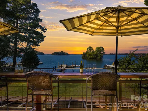 20625 Island Forest Dr, Cornelius, NC 28031