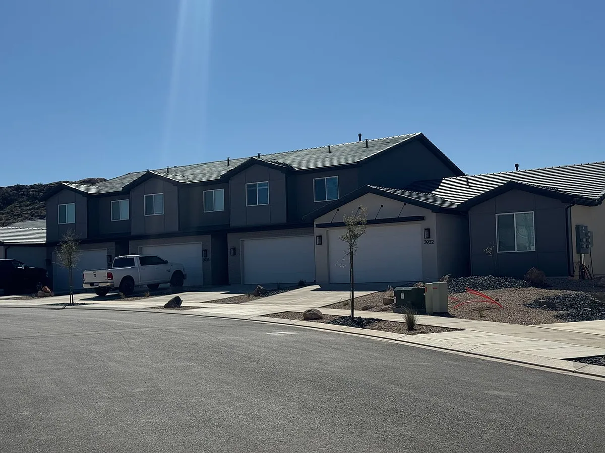 Building Photo - 3934 E Fossil Way