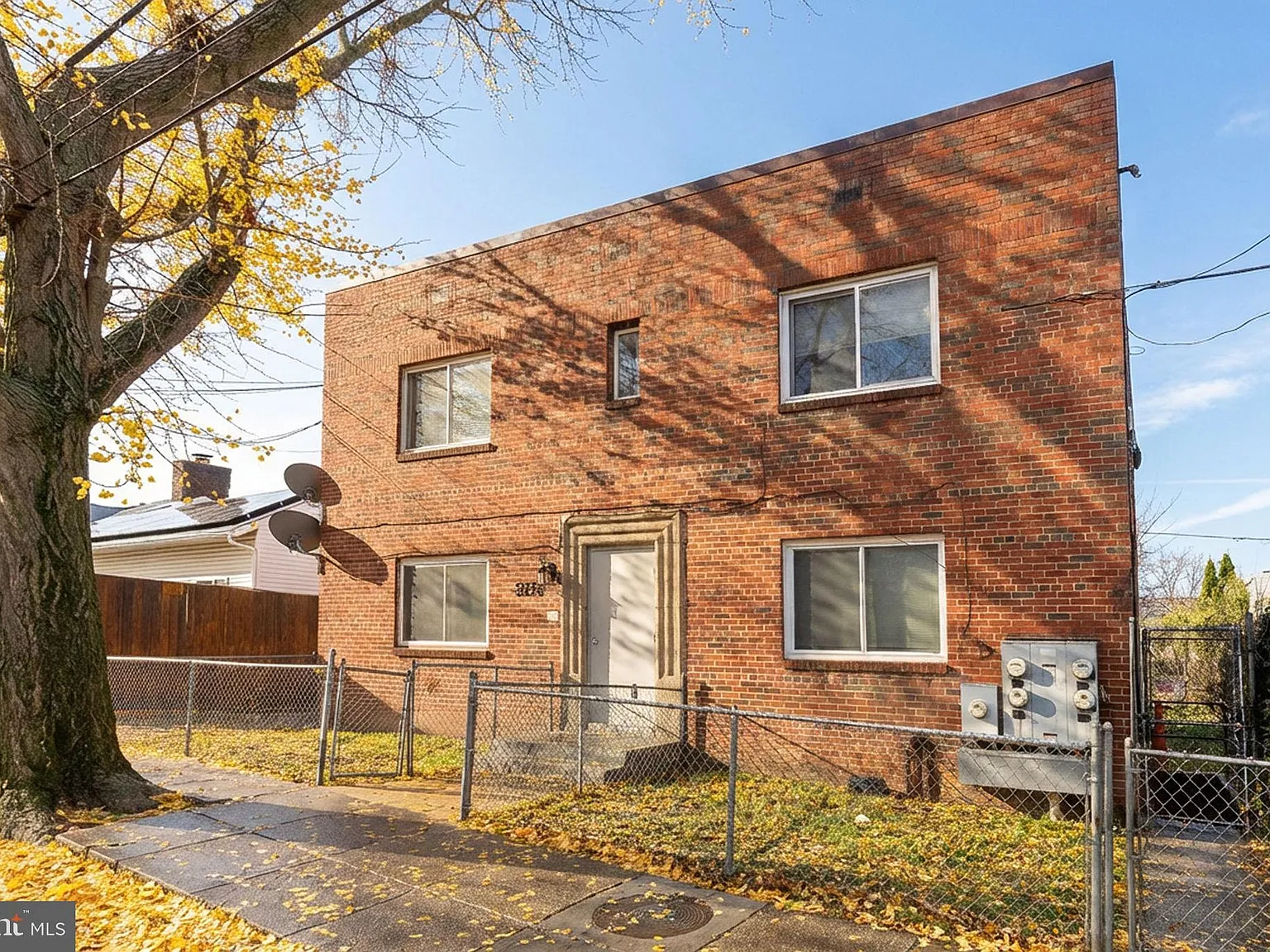 3 bed, 1.0 bath, 850 sqft, $1,800 — Photo 3