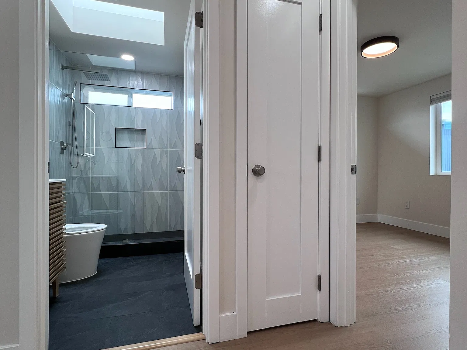 2 bed, 1.5 bath, 719 sqft, $4,500 — Photo 3