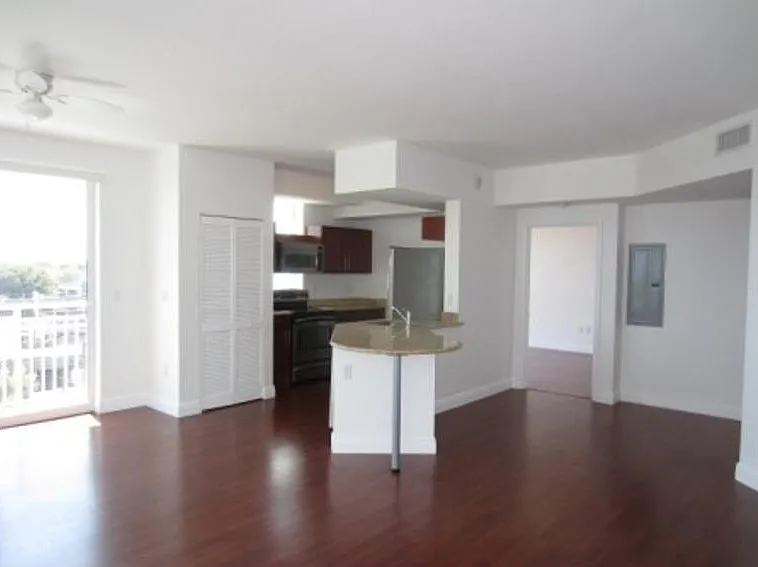 7275 SW 90th Way #302 — Photo 2