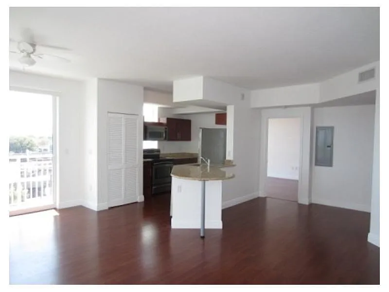 Building Photo - 7275 SW 90th Way #302