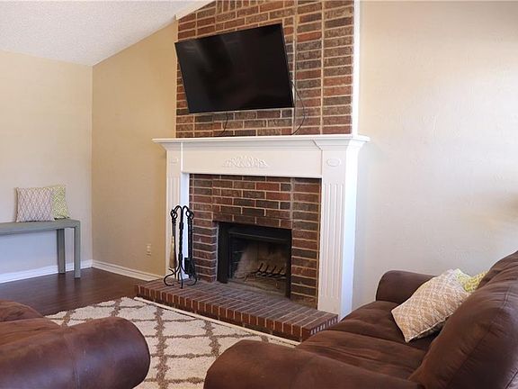 4th image of 1212 Wyndham Dr