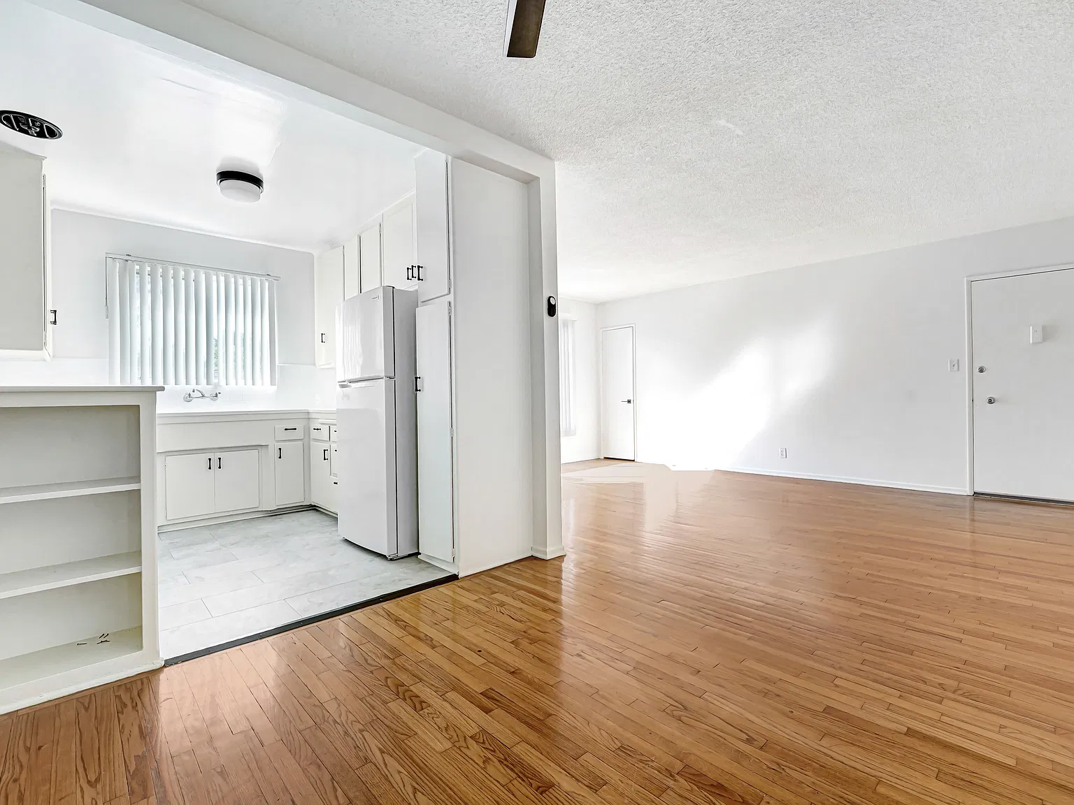 2 bed, 900 sqft, $2,545 — Photo 4