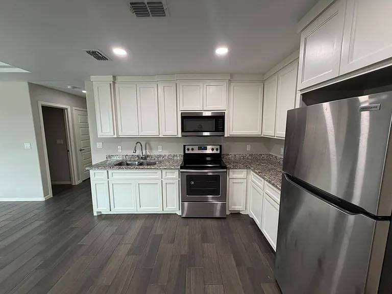 3902 Paola St — Photo 3