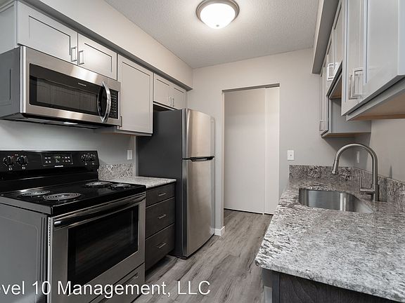 3rd image of 85 Thompson Ave W #14965388