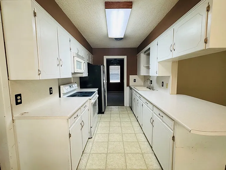 3219 Tanglewood Dr — Photo 5