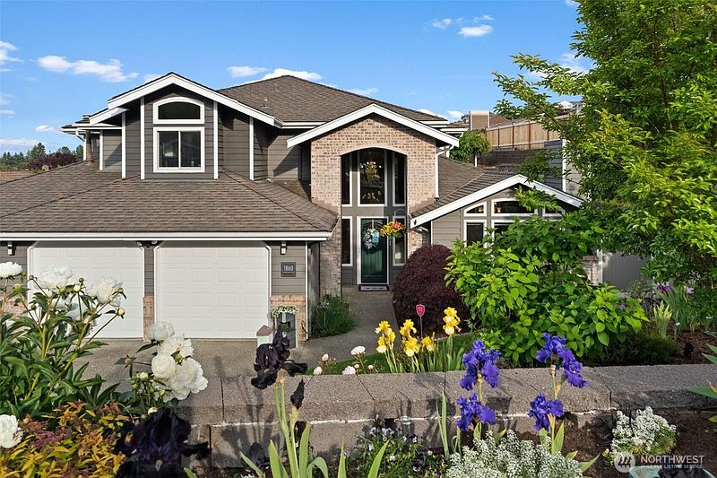 2nd image of 1860 Overview Drive NE