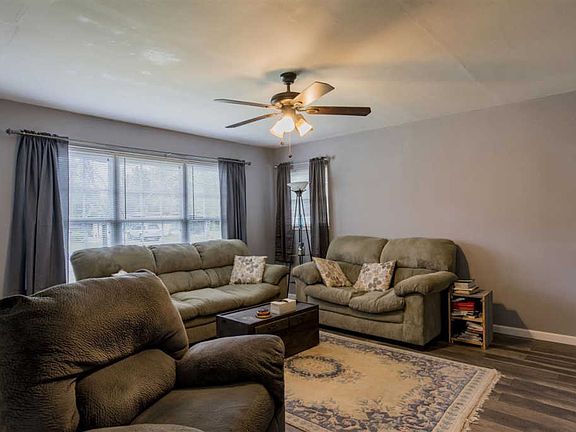 3rd image of 4521 Lemoyne Ln