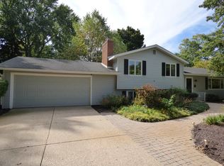 18250 Clairmont Dr, South Bend, IN 46637