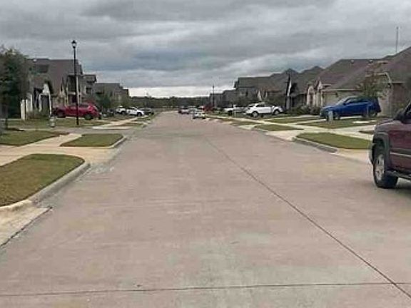 Exterior Neighborhood (street photo)