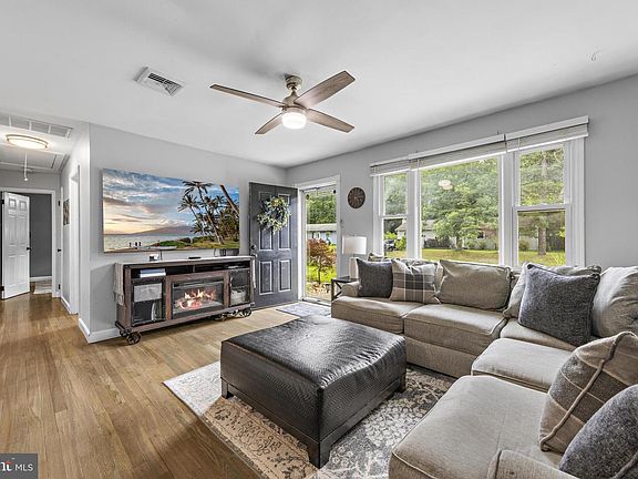 3rd image of 12 Blue Spruce Dr