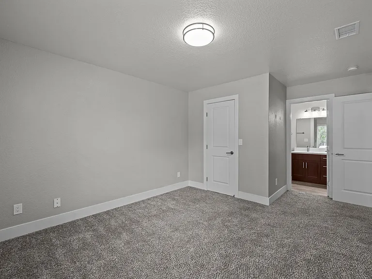 Sutter Station Apartments — Photo 13