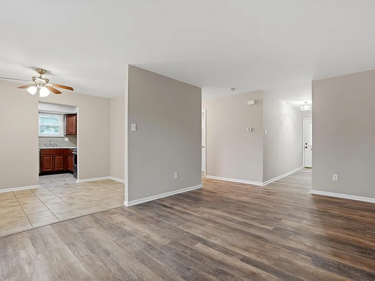 4546 Rosemarie Dr — Photo 4