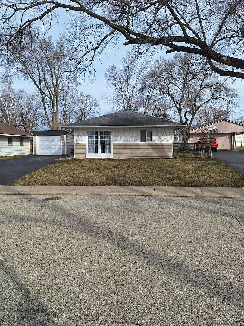 147 Birch St photo 1