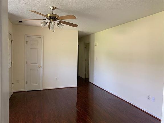3rd image of 820 Gemcrest Dr NE