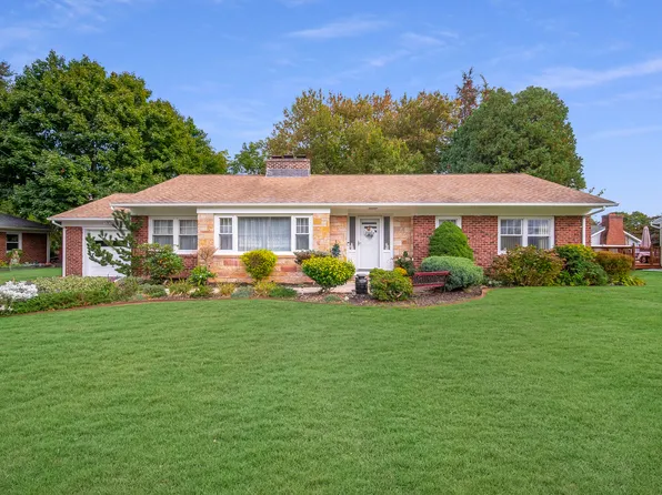 19 Schupp Road, Hamden, CT 06514