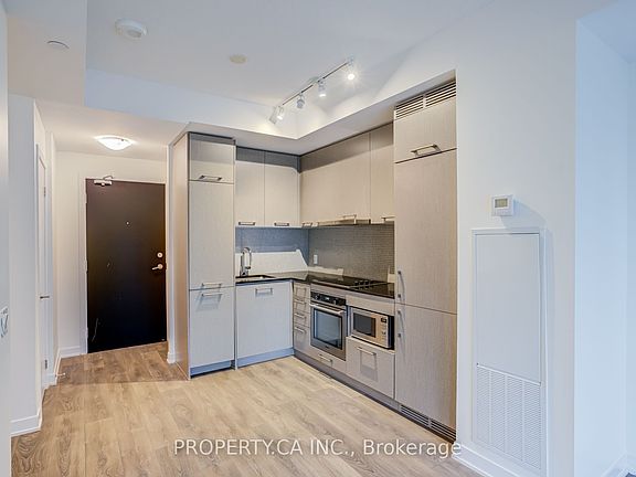 4th image of 87 Peter St Unit 3715