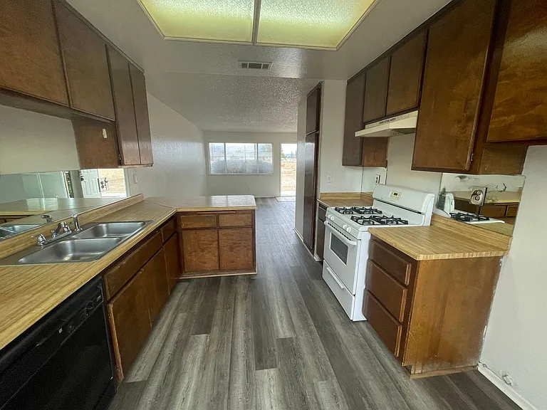 13191 Kiowa Rd — Photo 2