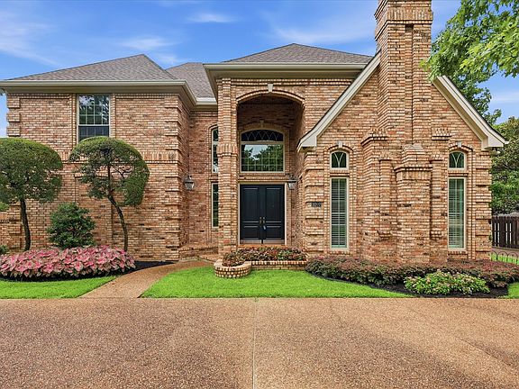 2nd image of 3207 Saint Albans Cir