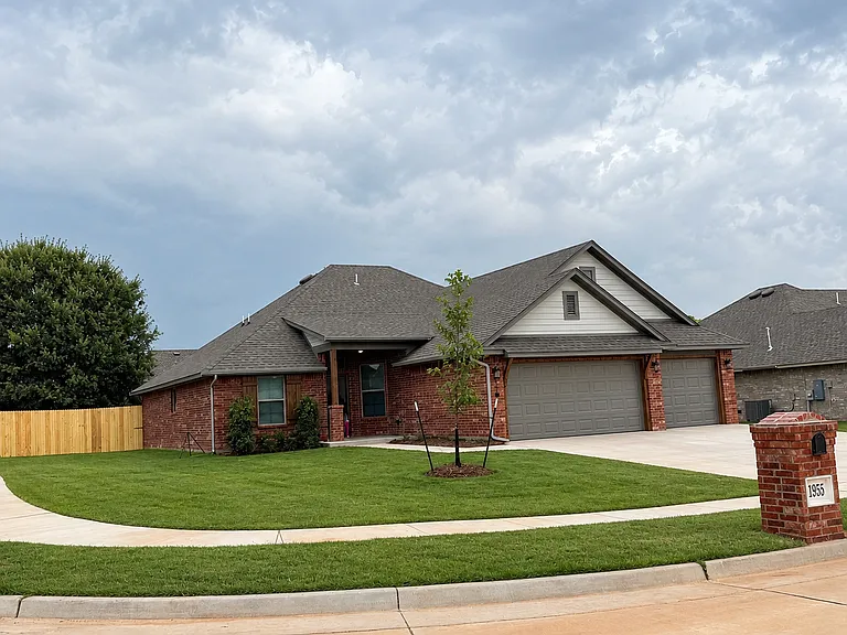 1955 W Flintlock Way — Photo 2