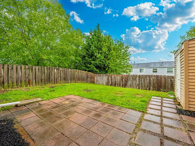 214 Ashfield Ct — Photo 33