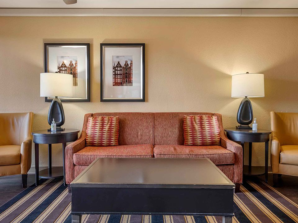 Lobby and Guest Check-in