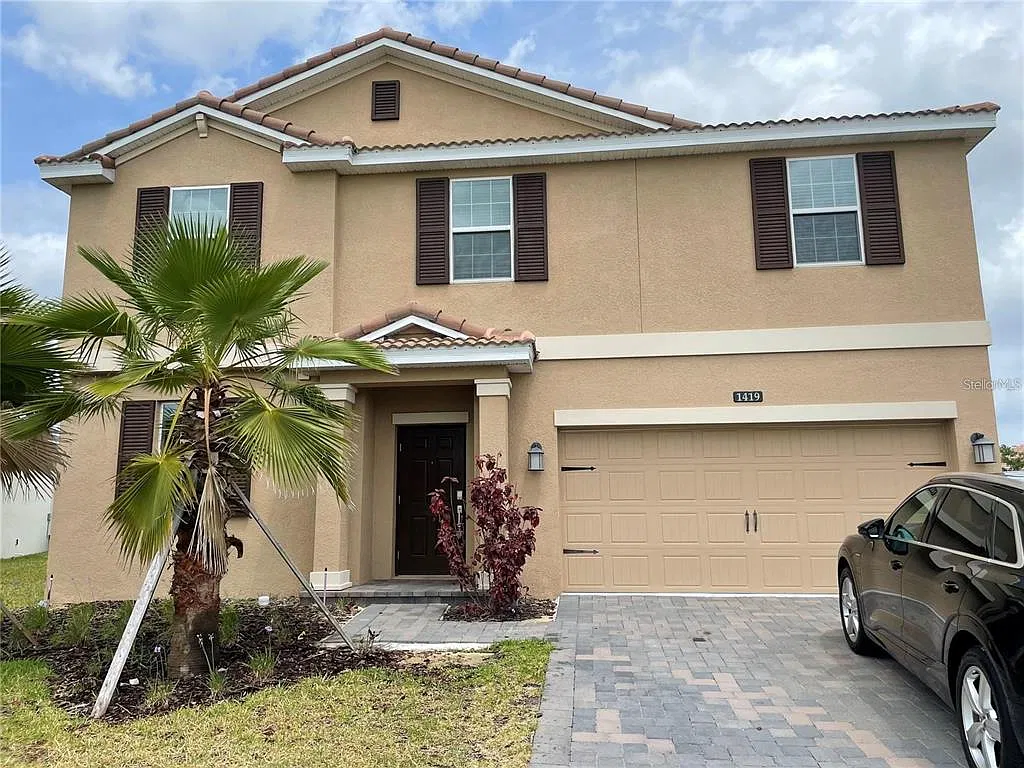 5 bed, 2.5 bath, 2942 sqft, $3,100 — Photo 1