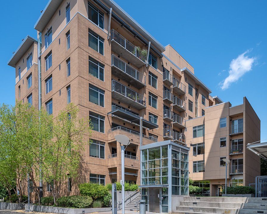 1st image of 701 Columbia St APT 201