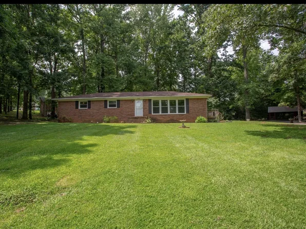102 Woodland Dr, Dickson, TN 37055
