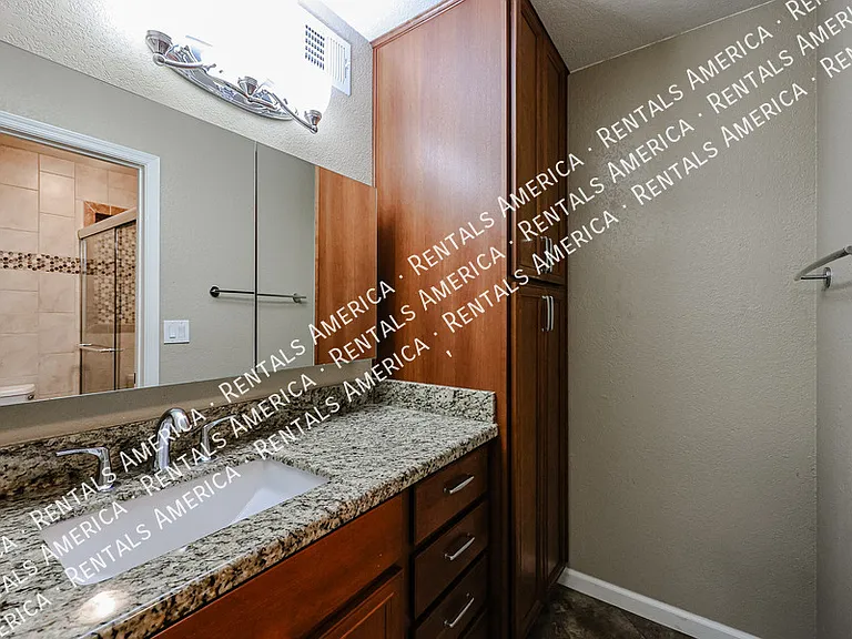 1621 E Vaughn St — Photo 31