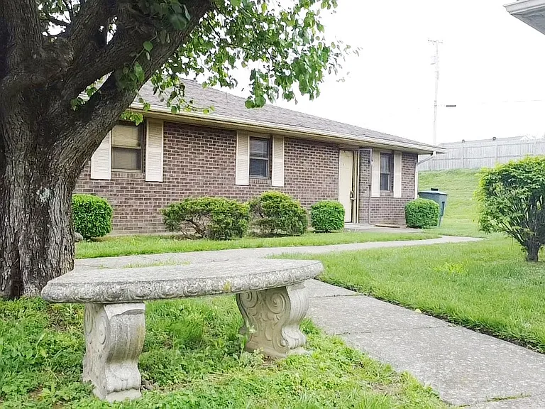 922 Pepper Tree Ln #J — Photo 16