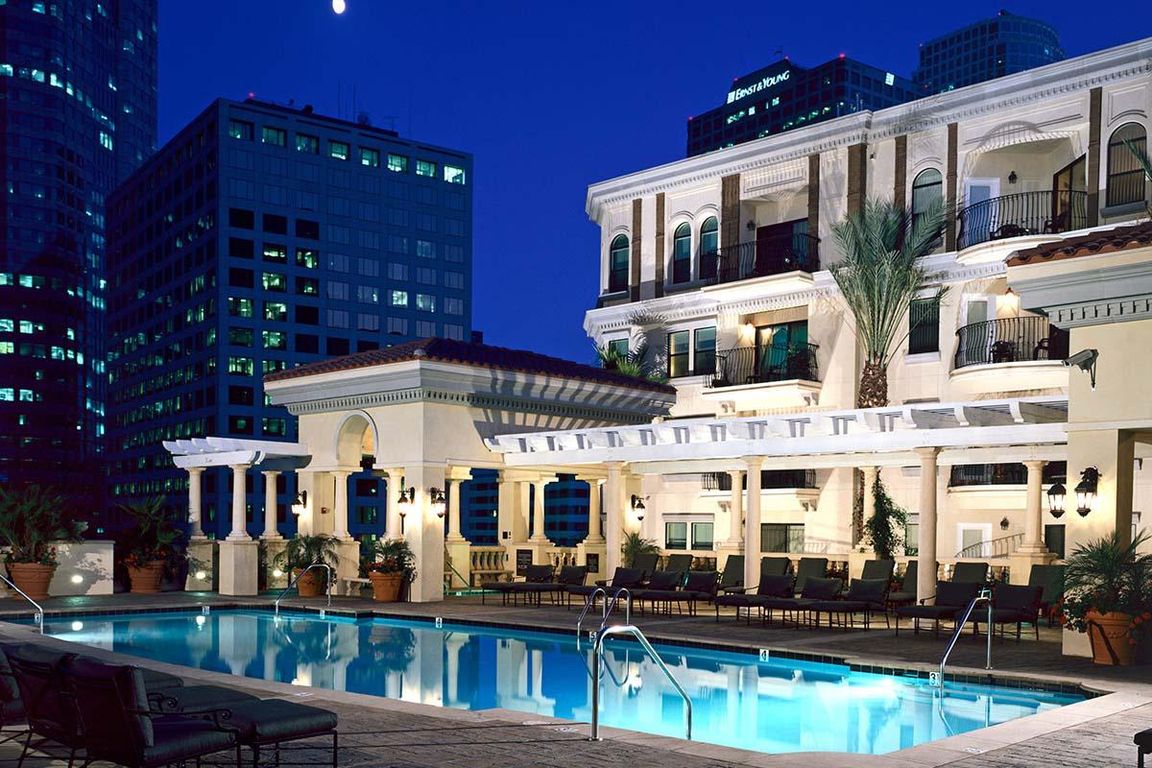 LOS ANGELES LIVING AT THE PIERO