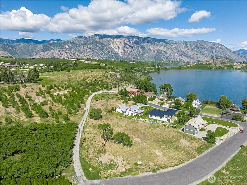 3rd image of 220 Roses Lake Drive