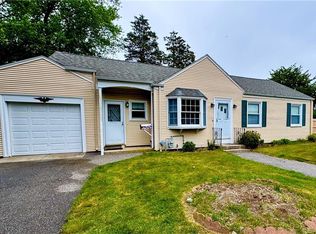 11 Winthrop St, Riverside, RI 02915