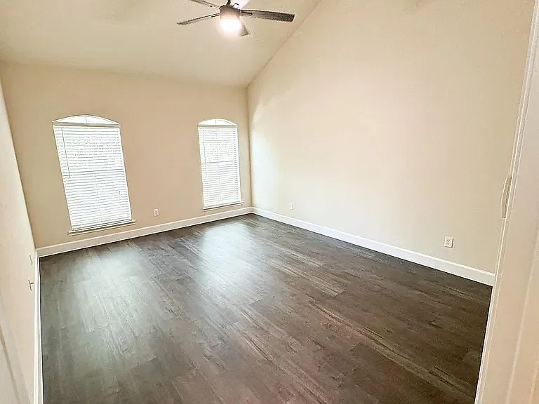 6712 Pistoia Dr — Photo 32