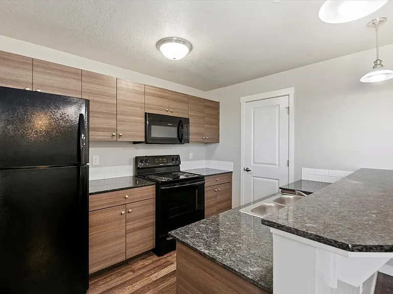 WhistleStop Apartments — Photo 21