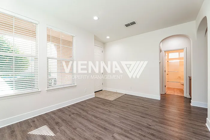 3217 Village Center Dr — Photo 4